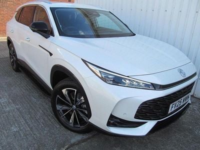 White New 2025 MG HS Trophy SUV | £29,995