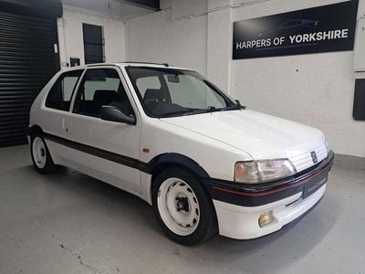 Used Peugeot 106 100 HP (73 kW) 1993 White Hatchback