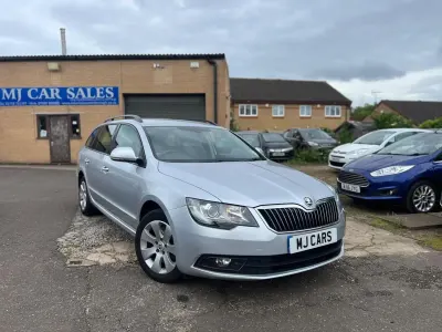 Usado Skoda Superb 140 HP (102 kW) 2013 Prateado Carrinha