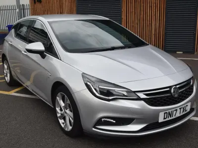 Gebraucht Vauxhall Astra SRi 150 PS (110 kW) 2017 Silber Kleinwagen