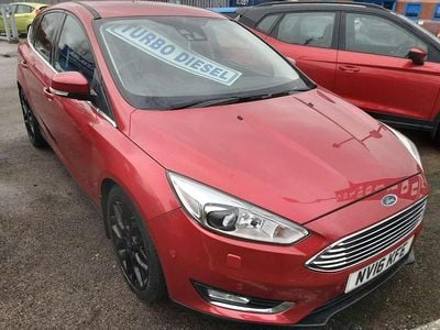 Used Ford Focus Titanium X 120 HP (88 kW) 2016 Red Hatchback