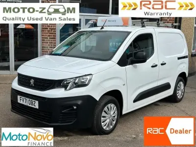Käytetty Peugeot Partner Premium 131 HP (96 kW) 2021 Valkoinen Tila-auto
