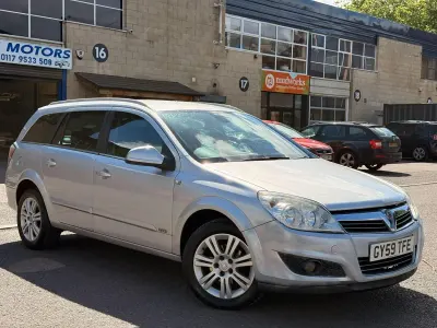 Used Vauxhall Astra Design Edition 138 HP (101 kW) 2009 Silver Estate
