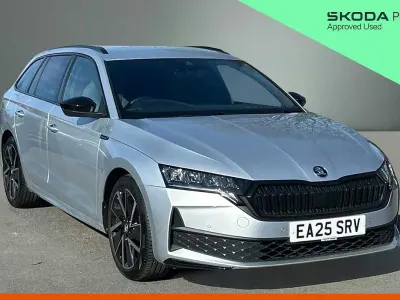 Używany Skoda Octavia SportLine 147 KM (108 kW) 2025 Srebrny Kombi