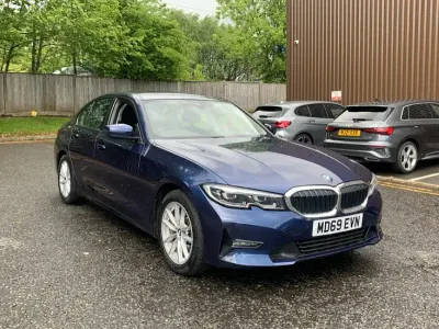 Begagnad BMW 330e Sport Line 288 HK (211 kW) 2020 Blå
