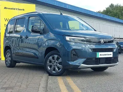 Used Vauxhall Combo Ultimate 100 kW (136 HP) 2025 Blue MPV