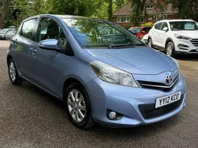 Begagnad Toyota Yaris 99 HK (72 kW) 2012 Blå Halvkombi