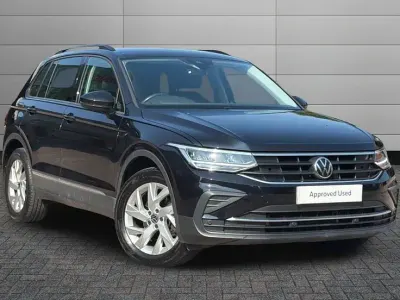 Used VW Tiguan Life 150 HP (110 kW) 2022 Deep black SUV