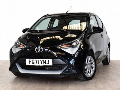 Begagnad Toyota Aygo X-play 71 HK (52 kW) 2022 Svart Halvkombi
