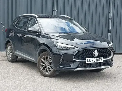 Używany MG HS SE 162 KM (119 kW) 2023 Czarny SUV