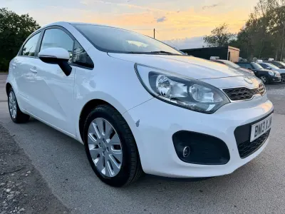 Used Kia Rio 84 HP (61 kW) 2013 White Hatchback