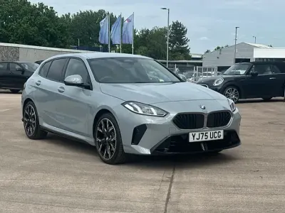 Usado BMW 120 M Sport 168 CV (123 kW) 2025 Gris Utilitario