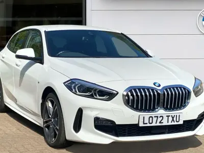 Usado BMW 118 M Sport 134 HP (98 kW) 2022 Branco Citadino