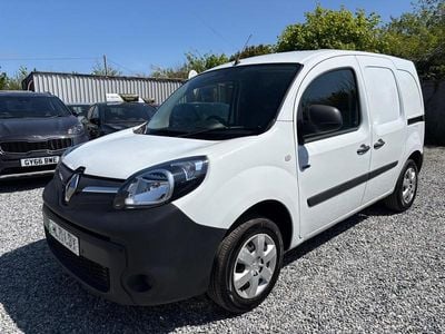 Usado Renault Kangoo Business 44 kW (60 CV) 2021 Blanco Monovolumen