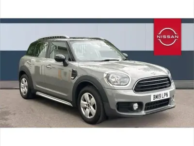 Usado Mini Cooper Countryman Classic 134 HP (98 kW) 2019 Cinzento SUV