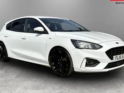 Used Ford Focus ST-Line 120 HP (88 kW) 2019 White Hatchback