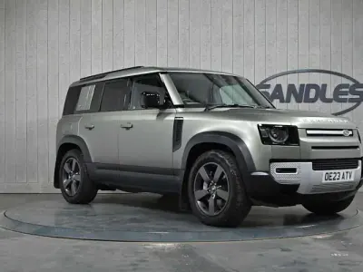 Used Land Rover Defender HSE 300 HP (220 kW) 2023 Green SUV
