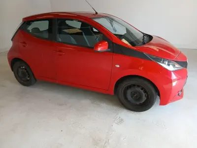 Used Toyota Aygo X-play 68 HP (50 kW) 2016 Red Hatchback