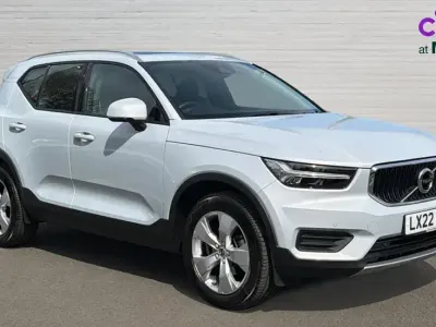 Usado Volvo XC40 Momentum 163 CV (119 kW) 2022 Plateado SUV