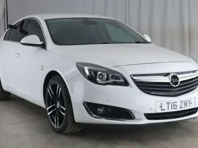 Used Vauxhall Insignia Elite 170 HP (125 kW) 2016 White Hatchback