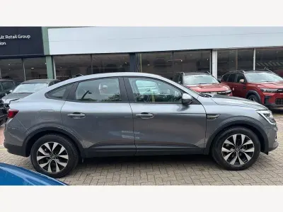 Begagnad Renault Arkana Iconic 142 HK (104 kW) 2022 Grå SUV