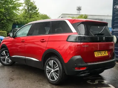 Second-hand Peugeot 5008 Allure Premium 130 CP (95 kW) 2021 Roșu SUV