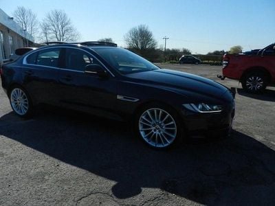 Used Jaguar XE Portfolio 180 HP (132 kW) 2017 Blue Sedan