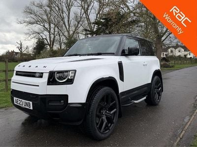 Used Land Rover Defender SE Dynamic 2023 White SUV