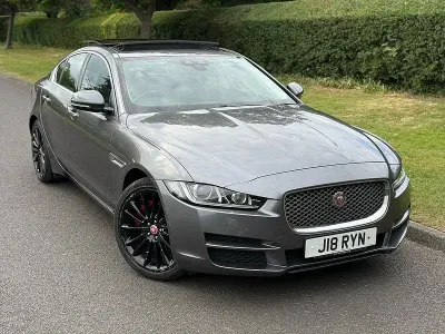 Używany Jaguar XE Portfolio 240 KM (176 kW) 2017 Szary Sedan/Limuzyna