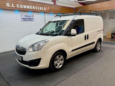 Used Vauxhall Combo Sportive 95 HP (69 kW) 2018 White MPV