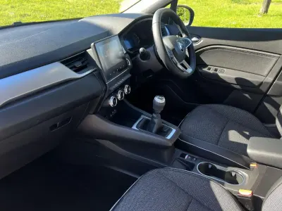 Używany Renault Captur Techno 89 KM (65 kW) 2024 Biały SUV