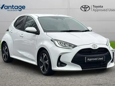 Used Toyota Yaris Design 113 HP (83 kW) 2024 White Hatchback