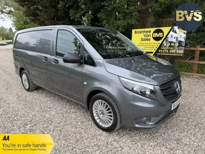 Usado Mercedes Vito Premium 134 HP (98 kW) 2022 Cinzento Van