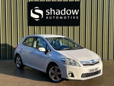Used Toyota Auris Hybrid 136 HP (100 kW) 2011 White Hatchback