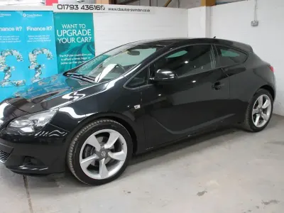 Second-hand Vauxhall Astra GTC Sport 165 CP (121 kW) 2015 Negru Coupe