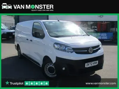 Second-hand Vauxhall Vivaro 100 CP (73 kW) 2022 Alb Monovolum