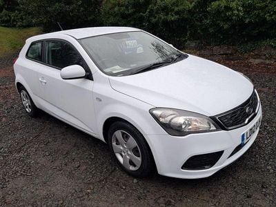 Used Kia ProCeed 2012 White Hatchback