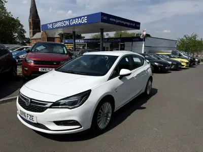 Begagnad Vauxhall Astra Elite 2016 Vit Halvkombi