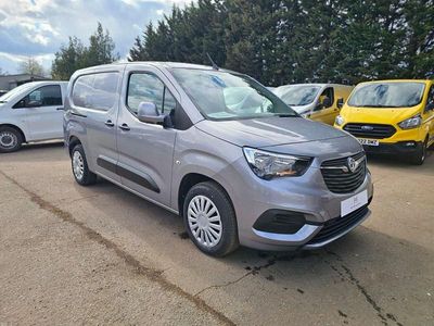 Used Vauxhall Combo Sportive 100 HP (73 kW) 2019 Grey MPV
