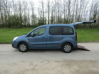 Used Peugeot Partner Active 75 HP (55 kW) 2019 Blue MPV
