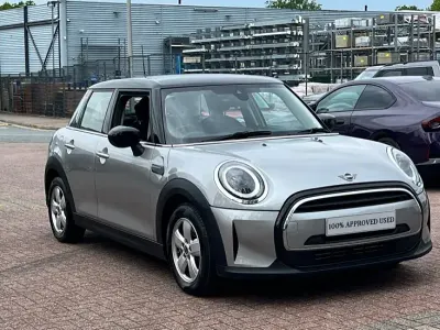 Usado Mini Cooper Classic 134 CV (98 kW) 2023 Plateado Utilitario
