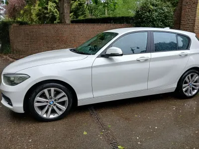 Begagnad BMW 120 Sport Line 2017 Vit Halvkombi