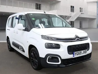 Usado Citroën Berlingo Flair 100 CV (73 kW) 2020 Blanco Monovolumen