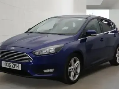 Używany Ford Focus Zetec 125 KM (91 kW) 2016 Niebieski Hatchback