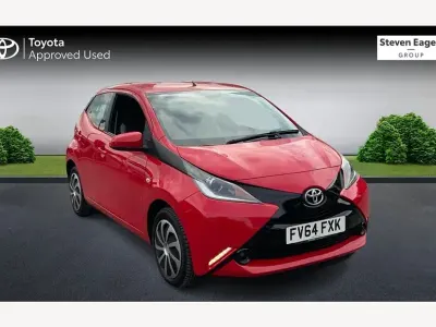 Used Toyota Aygo X-play 68 HP (50 kW) 2015 Red Hatchback