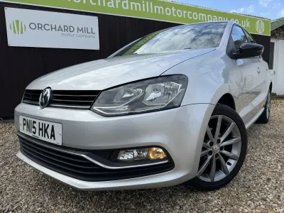 Usado VW Polo Design 60 HP (44 kW) 2015 Prateado Citadino