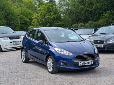 Usado Ford Fiesta Zetec 82 HP (60 kW) 2014 Azul Citadino