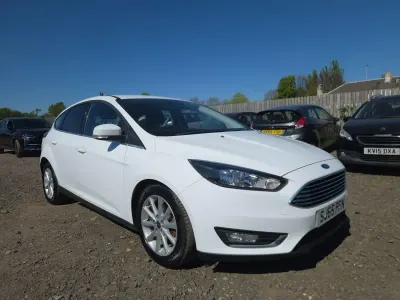 Begagnad Ford Focus Titanium 2015 Vit Halvkombi