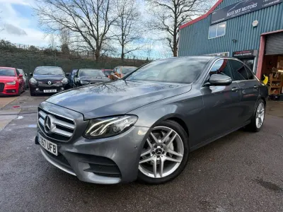 Begagnad Mercedes E220 AMG line 2017 Grå Sedan