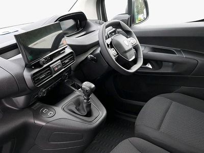 White New 2025 Peugeot Partner MPV | £18,586 (A bit pricey)